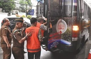 Kajati Jabar Berhasil Tangkap 3 Tersangka Kasus Korupsi di PDAM Tirta Tarum Karawang