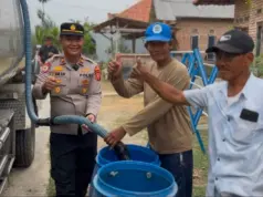 Polisi Distribusikan Air Bersih Gratis bagi Warga Terdampak Kemarau