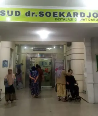Lima Pasien Menunggu Berjam-Jam di IGD RSUD Soekardjo: Ruang Penuh atau Konsultasi yang Lambat?