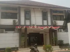 Seorang Peserta Pelatihan Kerja Di Balai Latihan Kerja (BLK) Dinas Tenaga Kerja dan Transmigrasi (Disnakertrans) Kabupaten Subang, Jawa Barat, Mengeluhkan Sertifikat Pelatihan Yang Hingga Kini Belum Diterimanya.